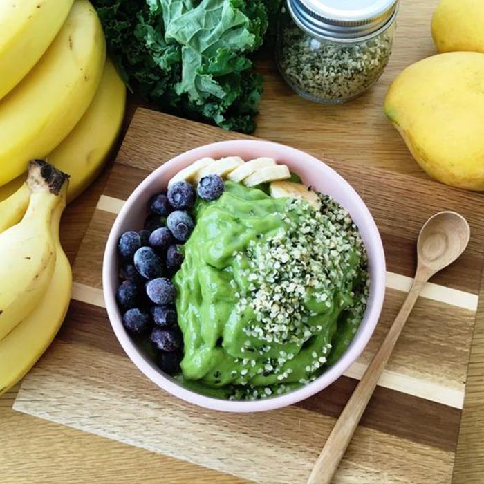 Smoothie Bowl verde antioxidante con Jengibre y Hemp | VidaBirdman
